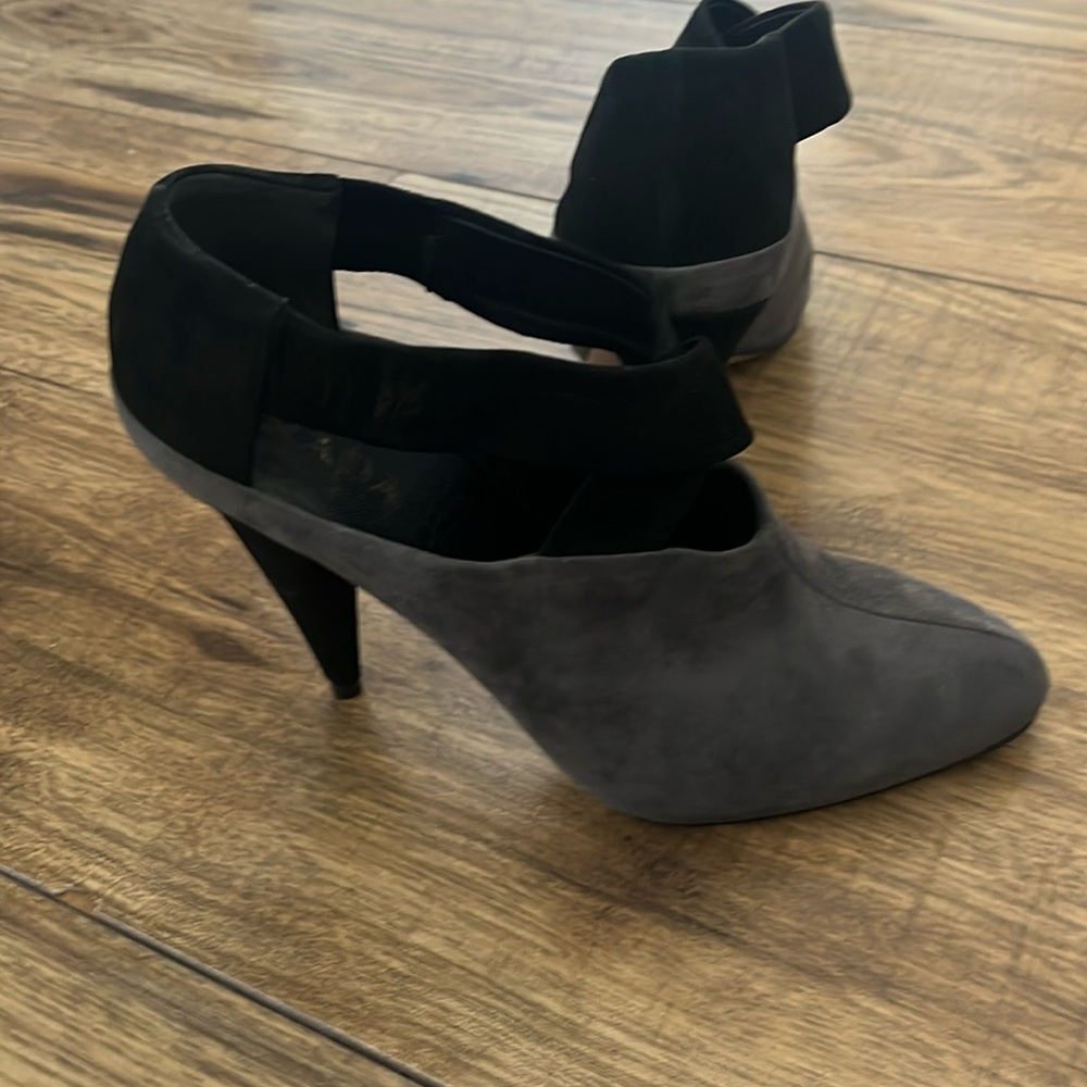 Prada pumps Black and Grey
